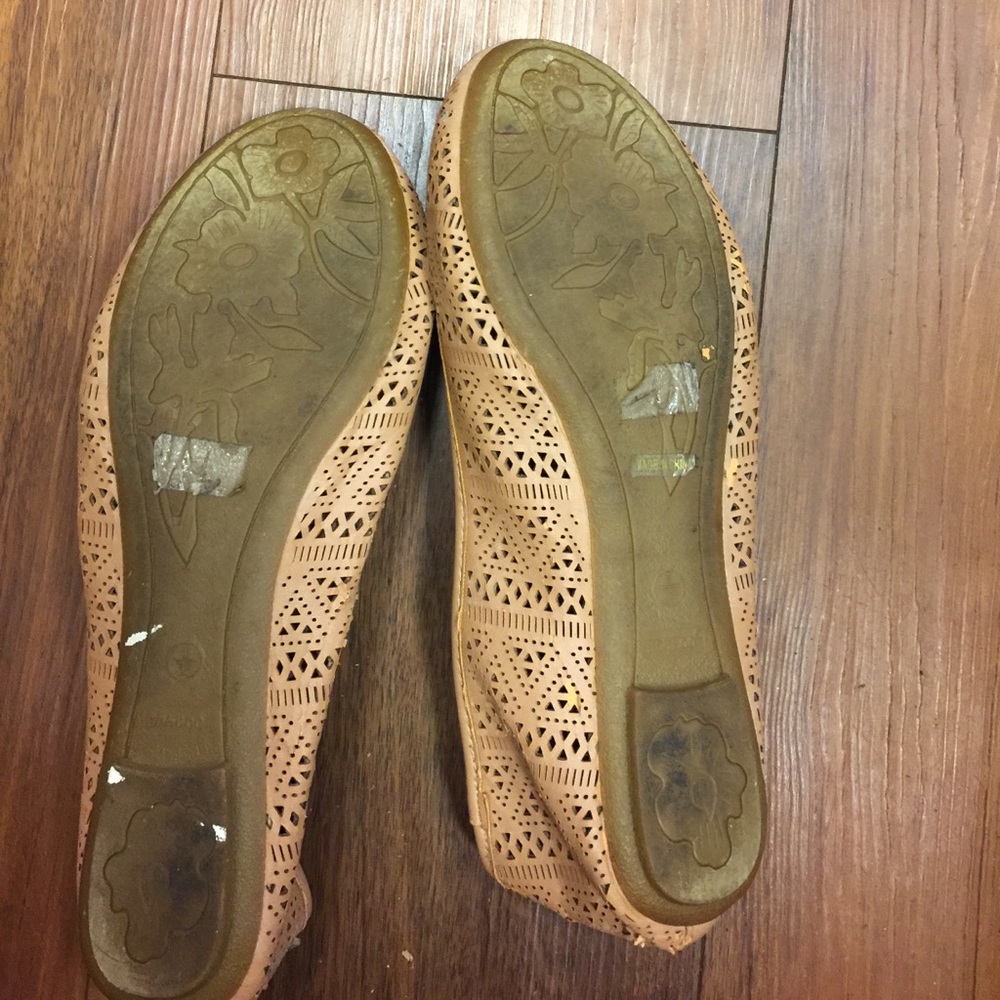 Tan flats - Picture 2 of 5